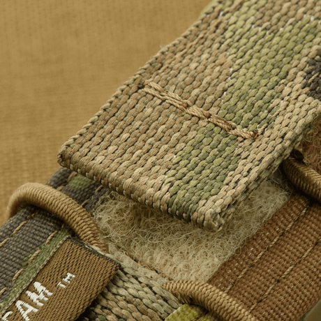 M-Tac Pistol Mag Pouch Gen.3 laget av Cordura 500D med MOLLE-system, viser detalj i kamuflasjemønster.