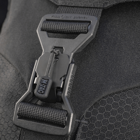 M-Tac Magnet XL-veske Elite Hex med FidLock-låsesystem og Velcro-panel, nærbilde.