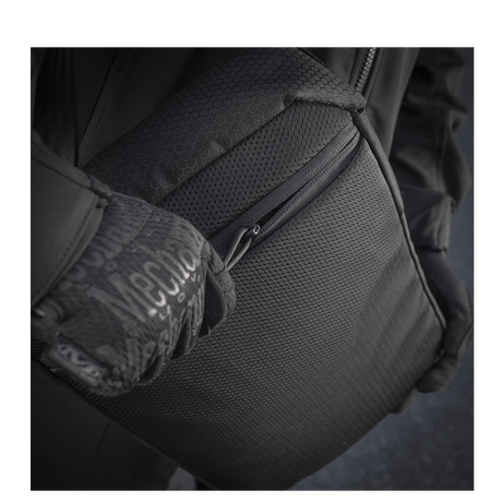 M-Tac Magnet XL-veske Elite Hex med skulderrem og FidLock-låsesystem for rask og sikker lukking, vist i detalj.