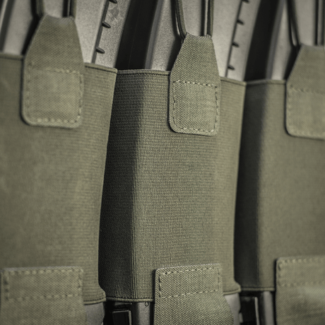 M‑Tac Elastisk Triple Magazine Pouch Elite med tre magasiner, robust Cordura 500D-materiale, MOLLE-kompatibel for feltbruk.