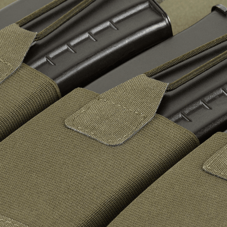 M‑Tac Elastisk Triple Magazine Pouch Elite for tre AK/AR-magasiner, robust Cordura 500D-materiale, MOLLE-kompatible monteringsmuligheter.