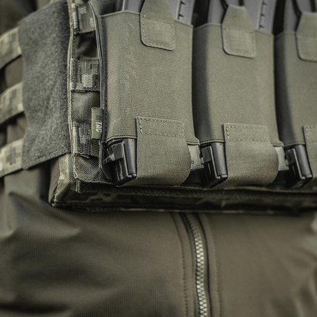M‑Tac Elastisk Triple Magazine Pouch Elite for oppbevaring av tre AK/AR-magasiner med åpent, raskt tilgjengelig design.