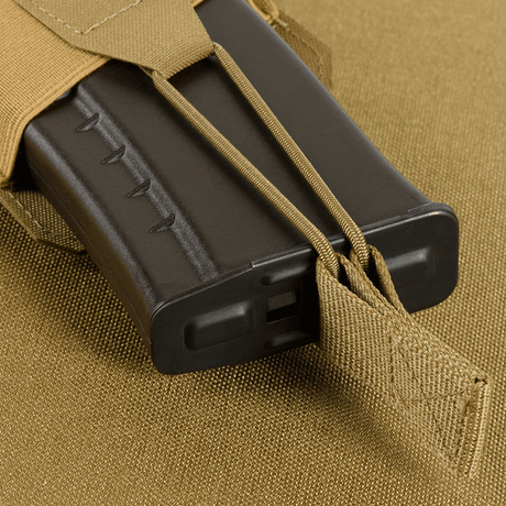 M‑Tac Elastisk Single Magazine Pouch Elite med AK/AR-magasin, laget av slitesterk Cordura 500D, med sikker elastikk og MOLLE-montering.
