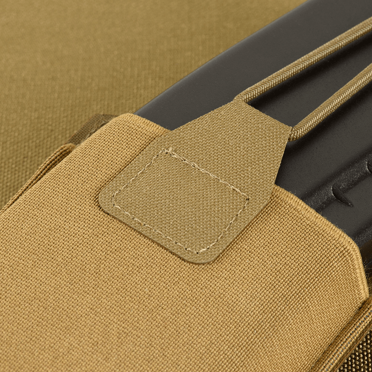 M‑Tac Elastisk Single Magazine Pouch Elite med robust Cordura materiale og MOLLE-kompatibilitet for AK/AR-magasinopbevaring.