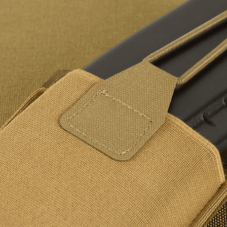 M‑Tac Elastisk Single Magazine Pouch Elite med robust Cordura-materiale og MOLLE-kompatibilitet for AK/AR-magasinoppbevaring.