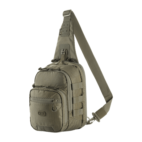 M‑Tac Cross Bag Elite Hex, en taktisk slingveske for daglig bruk, laget av Cordura 500, rommer 5 liter. Perfekt for én skulder.