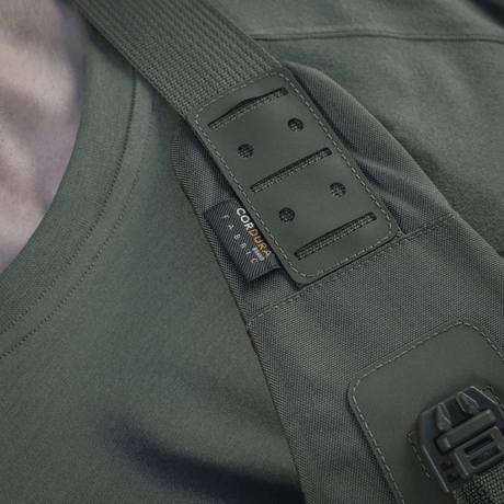 M-Tac Cross Bag Elite Hex i Cordura 500-materiale med MIL-SPEC-stropper, perfekt for taktisk utstyr og daglig bruk.