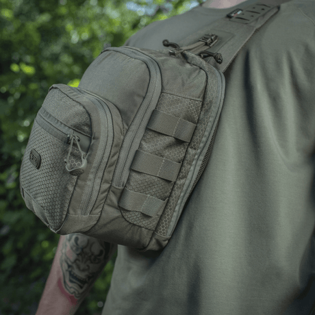 M-Tac Cross Bag Elite Hex i Cordura 500, en sling-pack over én skulder, perfekt for daglig bruk. Slitesterk veske med taktisk design.