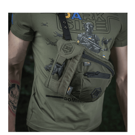 M-Tac Smartphone Lomme Elite Large Hex i stilig CORDURA HEX-materiale med WJ magnetisk spenne, perfekt for smarttelefon opptil 6,5 tommer.