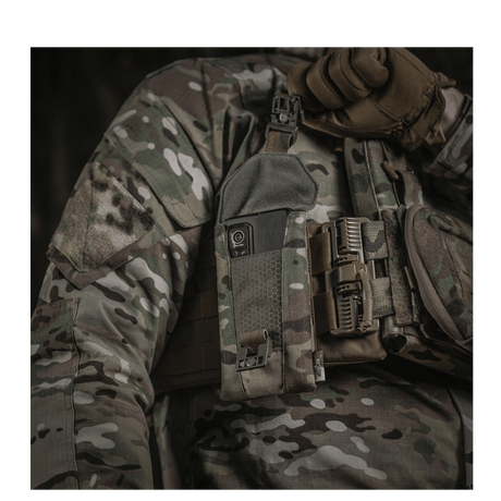 M-Tac Smartphonelomme Elite Large Hex i militærstil for oppbevaring av smartphone, holdbart Cordura HEX-materiale i 1000D tetthet.