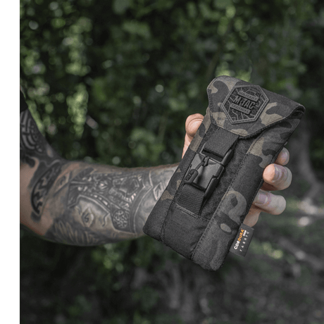 M-Tac Smartphonelomme Elite Large Hex med kamuflasjedesign og WJ magnetisk spenne, laget av holdbart CORDURA HEX-materiale.