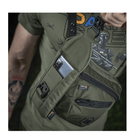 M-Tac Smartphone Lomme Elite Large Hex for sikker oppbevaring av smarttelefon, laget av slitesterkt CORDURA HEX, magnetisk spenne.