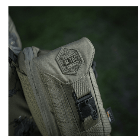 M-Tac Smartphone Lomme Elite Large Hex fremstilt av slitesterkt CORDURA HEX-materiale med WJ magnetisk spenne, ideell for mobiler opptil 6,5 tommer.