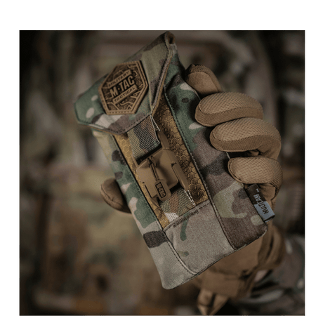 M-Tac Smartphonelomme Elite Large Hex i holdbart CORDURA HEX-materiale med magnetisk spenne, ideell for 6,5 tommers smarttelefoner.