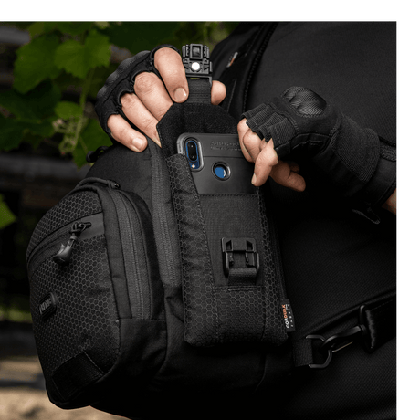 M-Tac Smartphone Lomme Elite Large Hex i slitesterkt CORDURA HEX-materiale med magnetisk WJ-spenne for sikker oppbevaring av telefon.