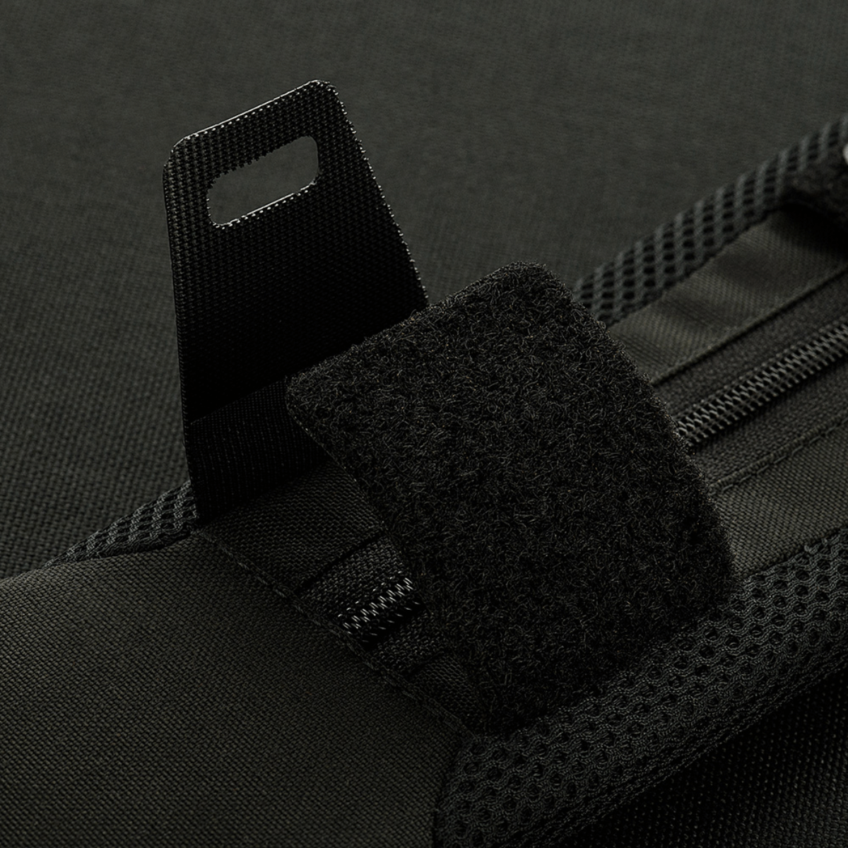 M‑Tac Skulderremspude 50 mm Elite med robust Cordura og 3D mesh, designet til komfort og vægtfordeling på skulderen.