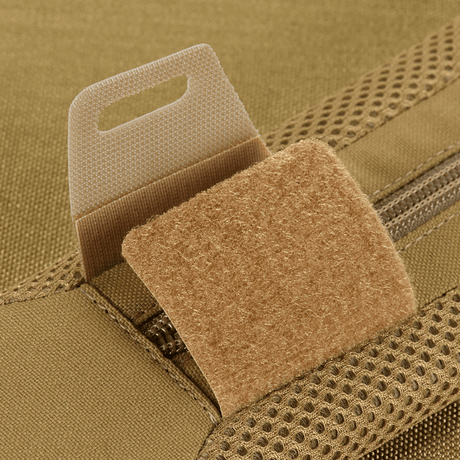 M‑Tac skulderrempute 40 mm Elite med robust Cordura-materiale og 3D mesh for ventilasjon og trykkavlastning. Detalj av rem og velcro-lukning.
