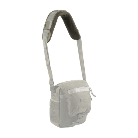M‑Tac skulderrempute 50 mm Elite montert på veske for optimal vektfordeling og komfort, grå Cordura-materiale.
