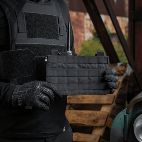 M‑Tac Front Panel til Cuirass QRS, let og kompakt design med MOLLE-system, ideel til militært brug og tilpasset ekstra udstyr.