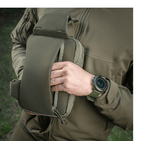 M-Tac Sling pistolveske Elite Hex i bruk, viser holdbarhet og komfort