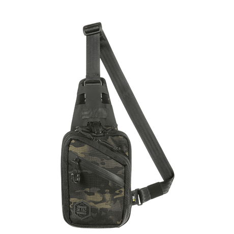 M-Tac Sling pistolveske Elite Hex i Cordura, kamuflasjemønster, med justerbar skulderrem og romslige rom for skjult transport av våpen.