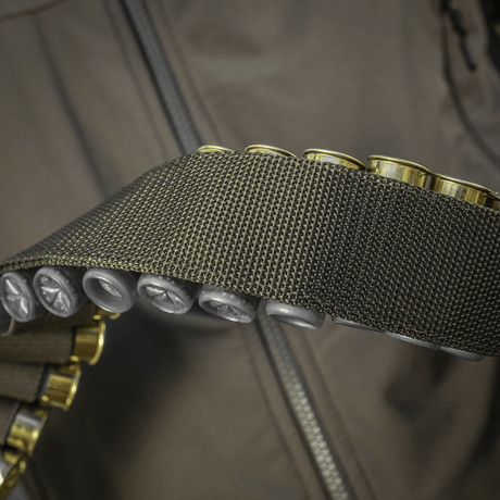 M-Tac Bandolier Elite med kapasitet til 55 12/16-kaliber skudd, ergonomisk designet for rask tilgang under jakt og skytesport.