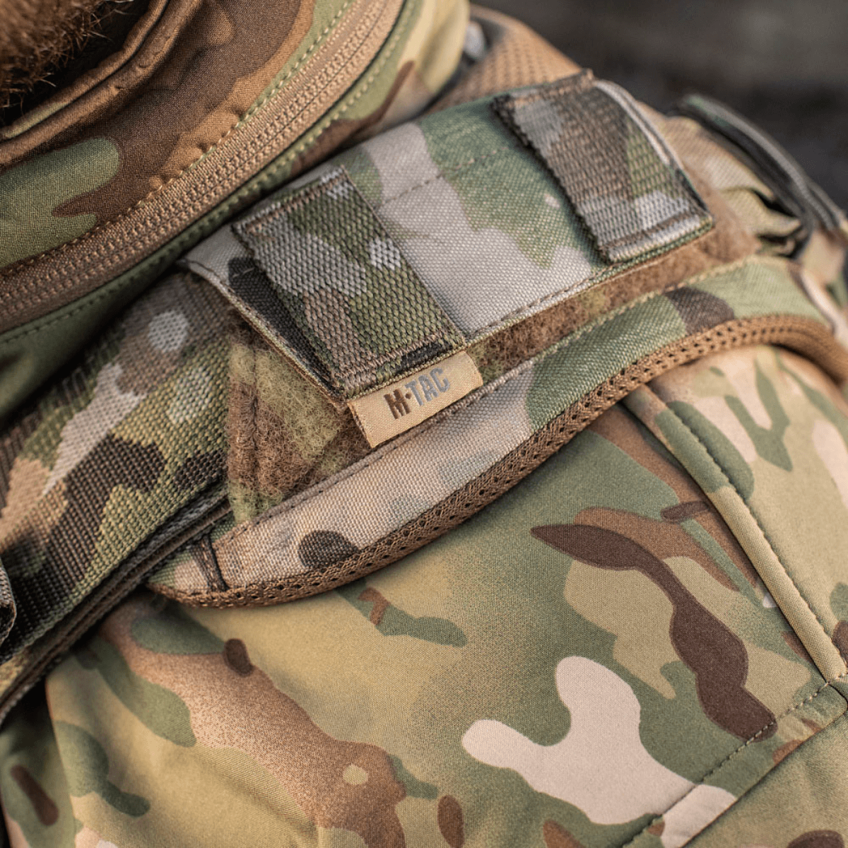 M-Tac Skulderpude til Plate Carrier Cuirass QRS i camouflage, for øget komfort og vægtfordeling, fremstillet af holdbar Cordura.