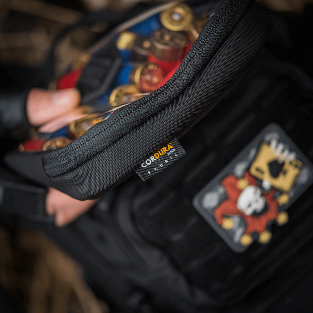 M-Tac Utility Organizer Slim Elite med Cordura 500D materiale, gennemsigtig PVC-folie og Velcro-indvendig væg for EDC-kit.