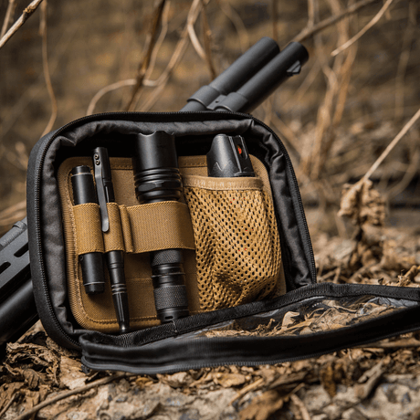 M-Tac Utility Organizer Slim Elite med verktøy og tilbehør inni, ideell for EDC-kit og sikker oppbevaring, laget av Cordura 500D.