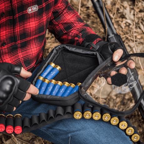 M-Tac Utility Organizer Slim Elite i bruk til oppbevaring av ammunisjon, slitesterk Cordura 500D-konstruksjon, PVC gjennomsiktig forvegg.