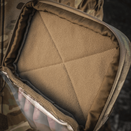 M-Tac Utility Organizer Slim Elite i slitesterk Cordura 500D med gjennomsiktig PVC-folie og Velcro for sikker oppbevaring.