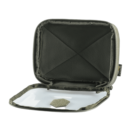 M-Tac Utility Organizer Slim Elite i åpen tilstand viser forvegg i gjennomsiktig PVC-folie for rask identifikasjon. Robust Cordura 500D-materiale.