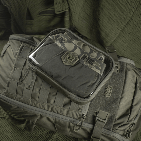 M-Tac Utility Organizer Slim Elite med gjennomsiktig forvegg, ideell for EDC-kit-oppbevaring, laget av Cordura 500D, vist på en veske.