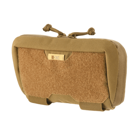M-Tac Admin Pung Elite - presentasjon av brun Cordura 500D-organizer med MOLLE-system og AquaGuard-glidelås.