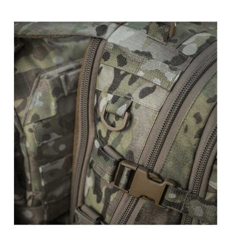 Nærbilde av M-Tac Mission Pack Elite ryggsekk med slitesterkt Cordura 1000D i camouflagemønster og MOLLE LASER CUT-system.