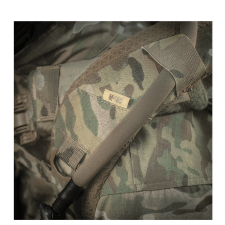 M-Tac Mission Pack Elite med slitesterkt Cordura 1000D og MOLLE LASER CUT-system i camouflage-design, nær detaljvisning.