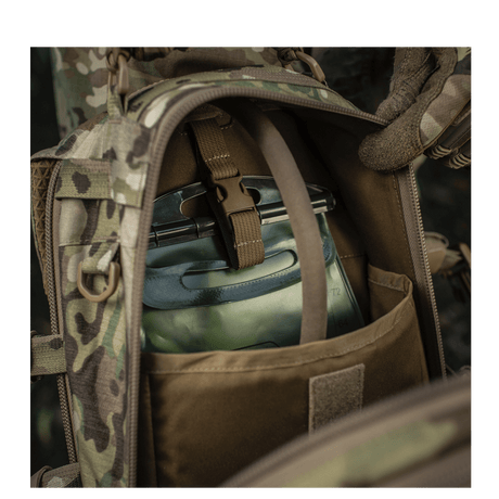 Detaljert bilde av M-Tac Mission Pack Elite med MOLLE LASER CUT-system og slitesterkt Cordura 1000D. Ergonomisk og stilfull ryggsekk.