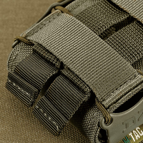 M‑Tac Mag Pouch Kolchan til AK/AR med MOLLE-festesystem, laget av Cordura 1000D for sikker magasinoppbevaring.
