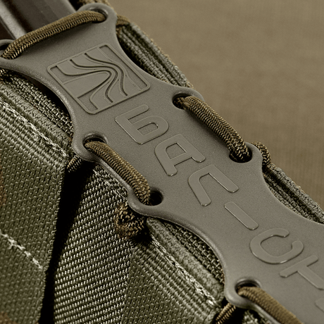 M‑Tac Mag Pouch Kolchan til AK/AR i robust Cordura 1000D-materiale med MOLLE-feste, detaljert visning.