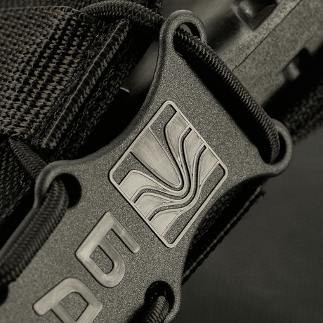M-Tac magasinlomme Kolchan til AK/AR Mini med fokus på kraftig lukkemekanisme og detaljer i slitesterk Cordura, galleri posisjon 1.