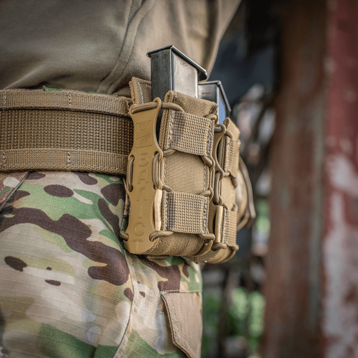 M-Tac Pistolmagasinlomme Kolchan monteret på taktisk bælte til sikker opbevaring af magasiner.