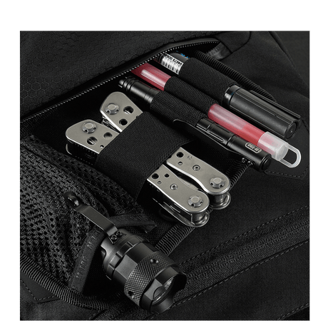Nærbilde av M-Tac Konvert Taske Elite-lommer med verktøy og redskaper. Vesken er laget av slitesterkt Cordura-materiale.