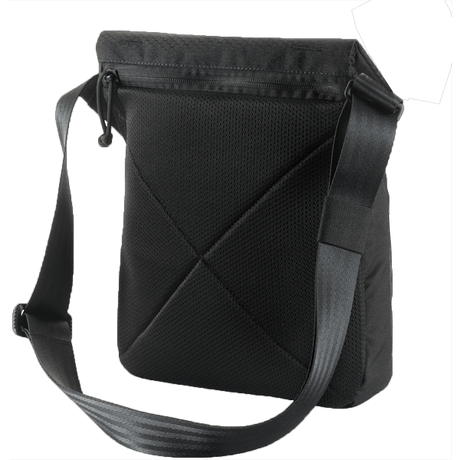 M-Tac Konvert Taske Elite i svart med justerbar skulderrem, laget av slitesterk Cordura 500D og Hex 1000D-materiale.