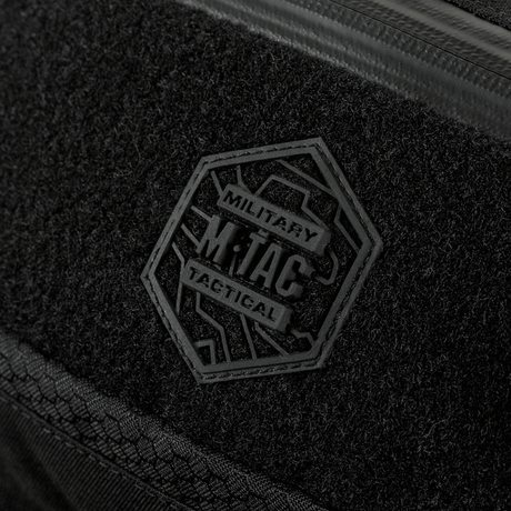 Nærbilde av M‑Tac belteveske Elite Hex som viser logo og svart Cordura-stoff med Woojin-spenner og vanntett YKK-lynlås.