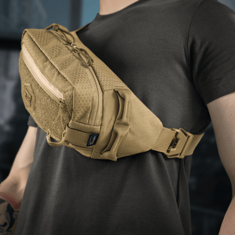 M‑Tac belteveske Elite Hex i Cordura-stoff med YKK-lynlåser, ideell for daglig bruk og taktiske formål. To rom og velcro-panel med Hex-logo.