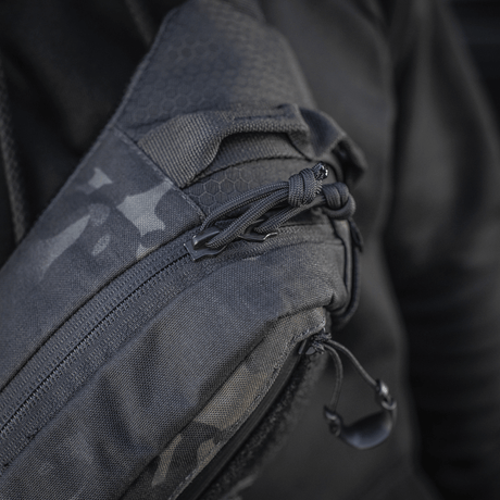 Nærbilde av M‑Tac belteveske Elite Hex med Cordura-materiale og YKK-glidelåser, stilrent design, perfekt for taktisk bruk.