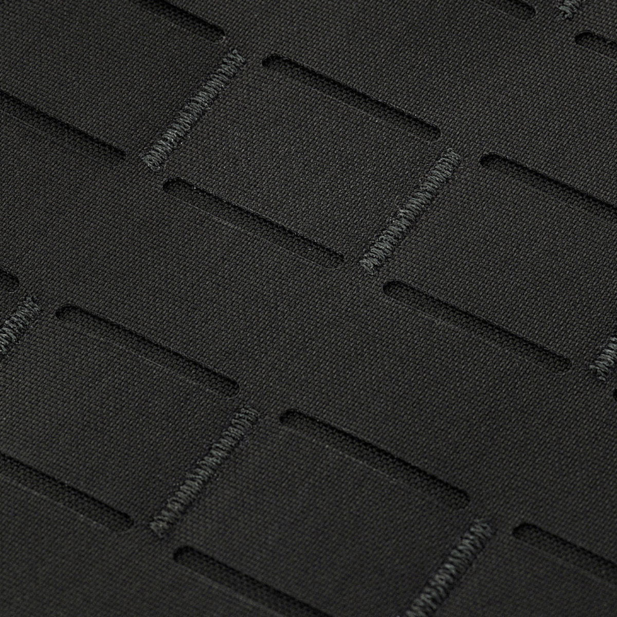 Detalje af M-Tac Frontpanel til Plate Carrier Cuirass QRS XL lavet af Cordura 500D materiale med MOLLE-system i sort stof