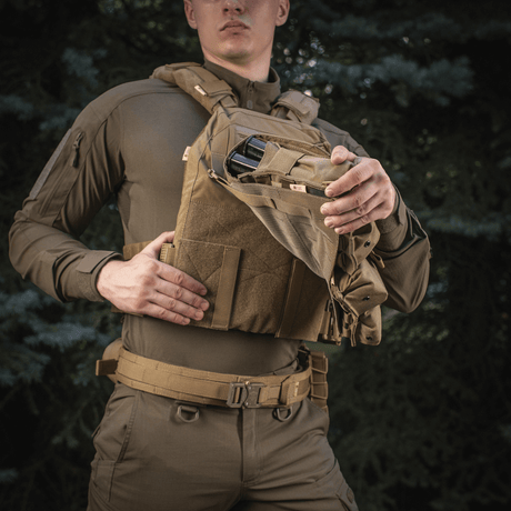M-Tac frontpanel til Plate Carrier Cuirass QRS XL i slitesterk Cordura 500D med NIJ-sertifisering, vist i galleri posisjon 1, funksjonell åpning
