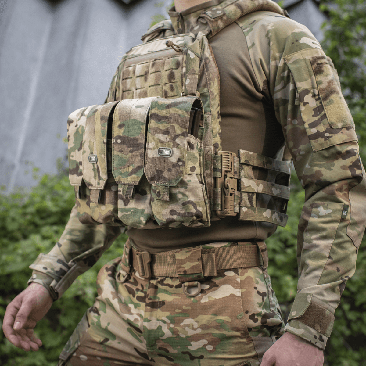 M-Tac Frontpanel til Plate Carrier Cuirass QRS XL udstyret med MOLLE-system og 4 magasintasker i slidstærkt Cordura 500D-materiale.
