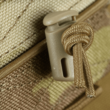 Nærbilde av glidelås og snor på M-Tac dobbel magasinlomme for AK Gen.3 i Cordura 1000D.